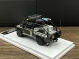  Mô hình xe Land Rover Defender Tomb Raider Angelina Jolie's limited 999pcs có phụ kiện đi kèm tỉ lệ 1:64 Street Weapon OT64843 