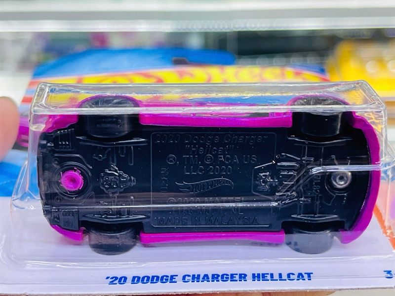  Mô hình xe Dodge Charger Hellcat '20 pink Hotwheels kim loại có bản quyền chính hãng tỉ lệ 1:64 C4982-DO 