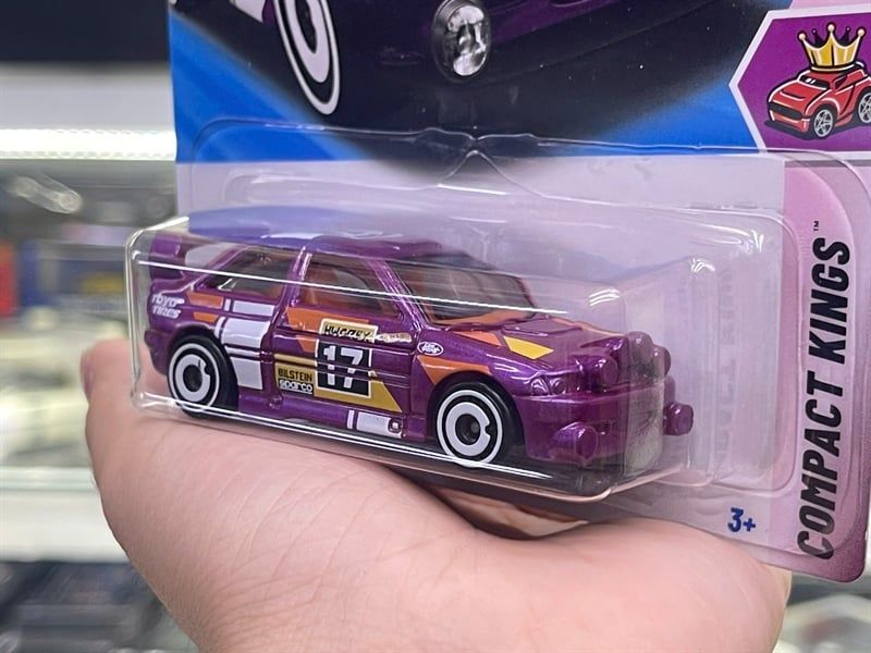  Mô hình xe Ford Escort Hotwheels kim loại có bản quyền chính hãng tỉ lệ 1:64 C4982-FO 