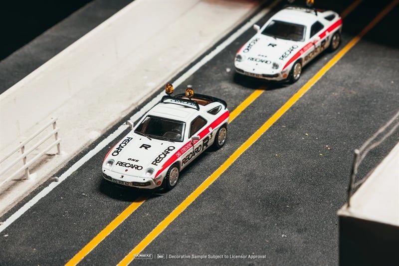  Mô hình xe Porsche 928 S -- Safety Car tỉ lệ 1:64 Tarmac Works T64G-083-SC 