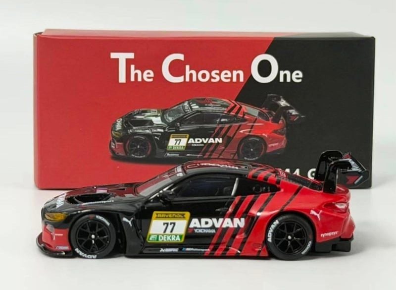  Mô hình xe BMW M4 GT3 ADVAN car model bản box tỉ lệ 1:64 The Chosen One OT64902 