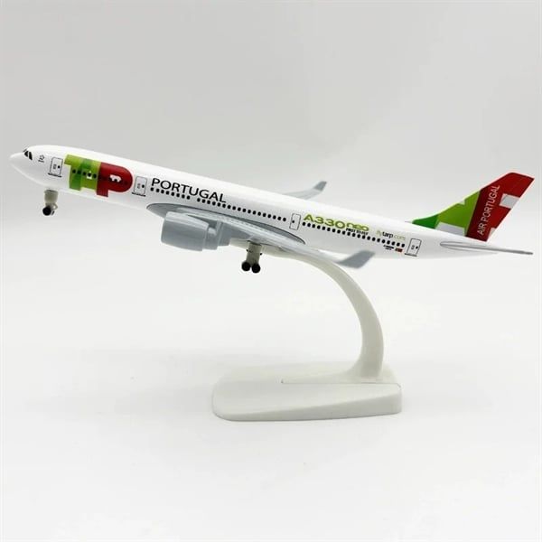  Mô hình máy bay PORTUGAL AIRBUS A330 kích thước 20cm có bánh xe MB20155 