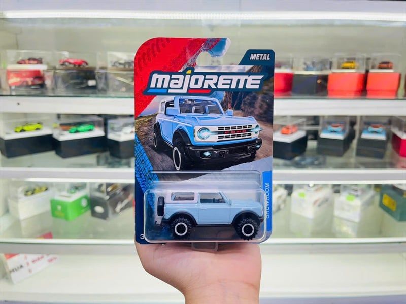  Mô hình xe Showroom Ford Bronco blue silver premium tỉ lệ 1:64 Majorette 8502000000 