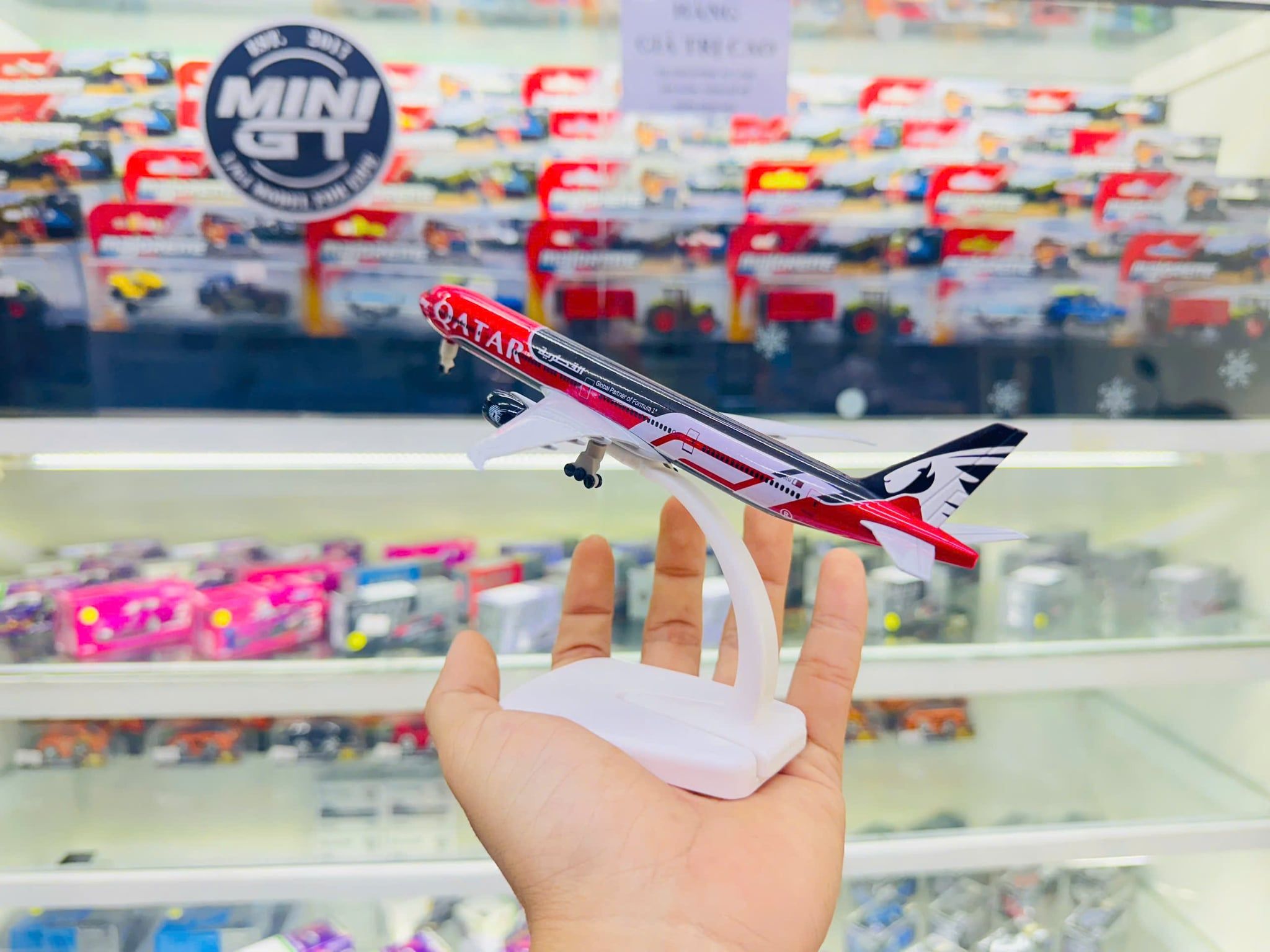  Mô hình máy bay Qatar F1 B777 20cm MB20165 