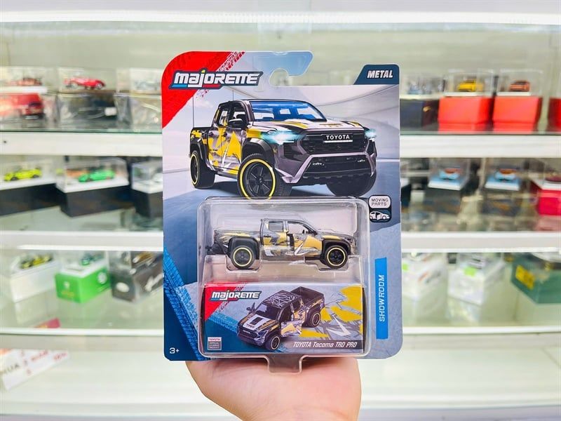  Mô hình xe Showroom deluxe Toyota Tacoma TRD pro tỉ lệ 1:64 Majorette 8502001000 