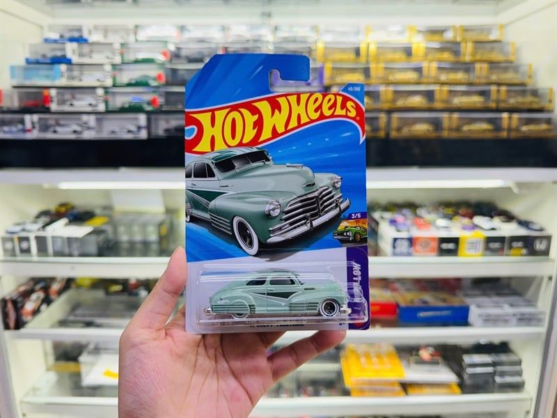  Mô hình xe tải Chevrolet Chevy Fleetline '47 Hotwheels kim loại có bản quyền chính hãng tỉ lệ 1:64 C4982-CV 