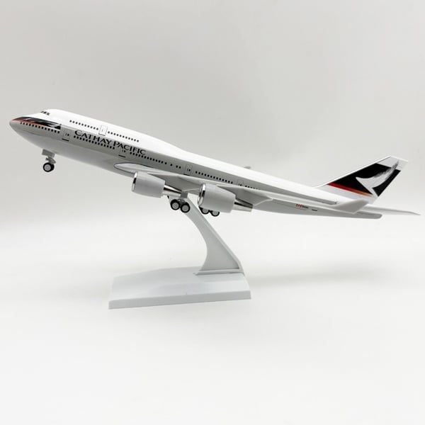  Mô hình máy bay Cathay Pacific B747 có bánh xe - kích thước 30cm MB30056 