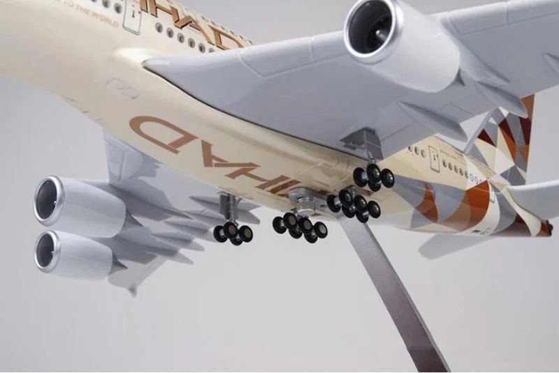  Mô hình máy bay Etihad Airbus A380 có bánh xe kích thước 47cm MB47100 