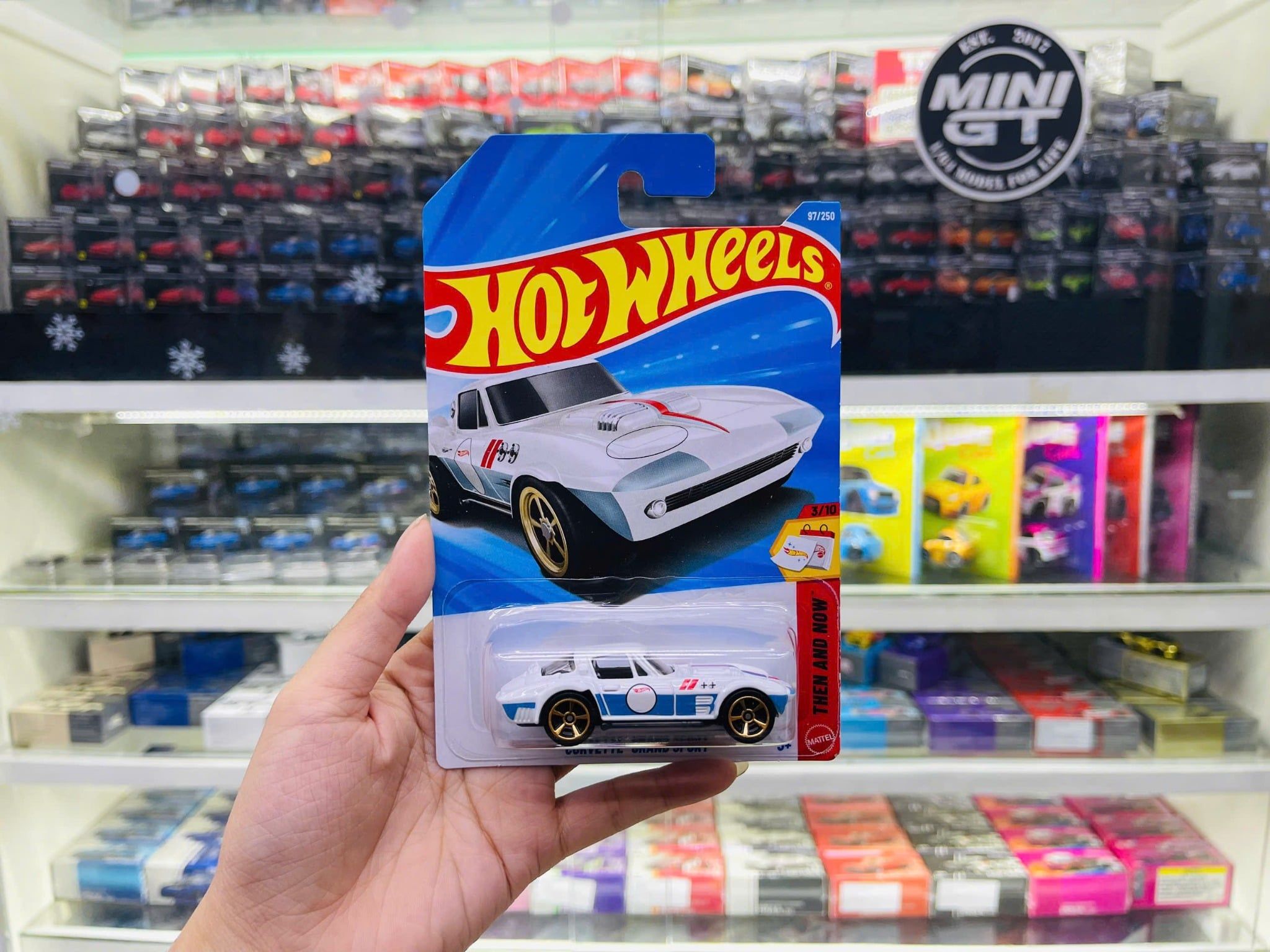  Mô hình xe Chevrolet Corvette Grand Sport White kim loại có bản quyền chính hãng tỉ lệ 1:64 C4982-CV 