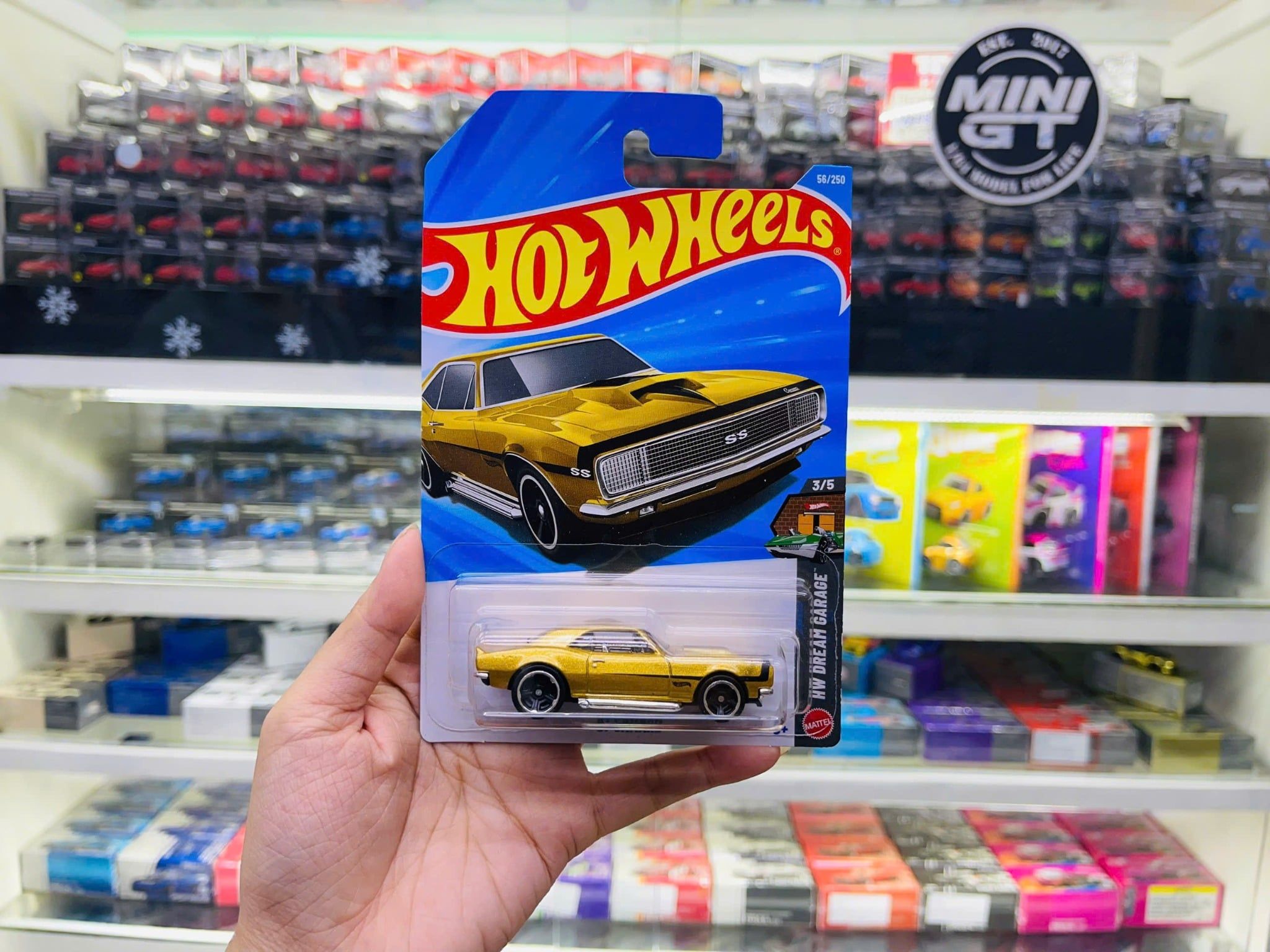 Mô hình xe Chevrolet '67 Camaro Gold có bản quyền chính hãng tỉ lệ 1:64 C4982-CV 