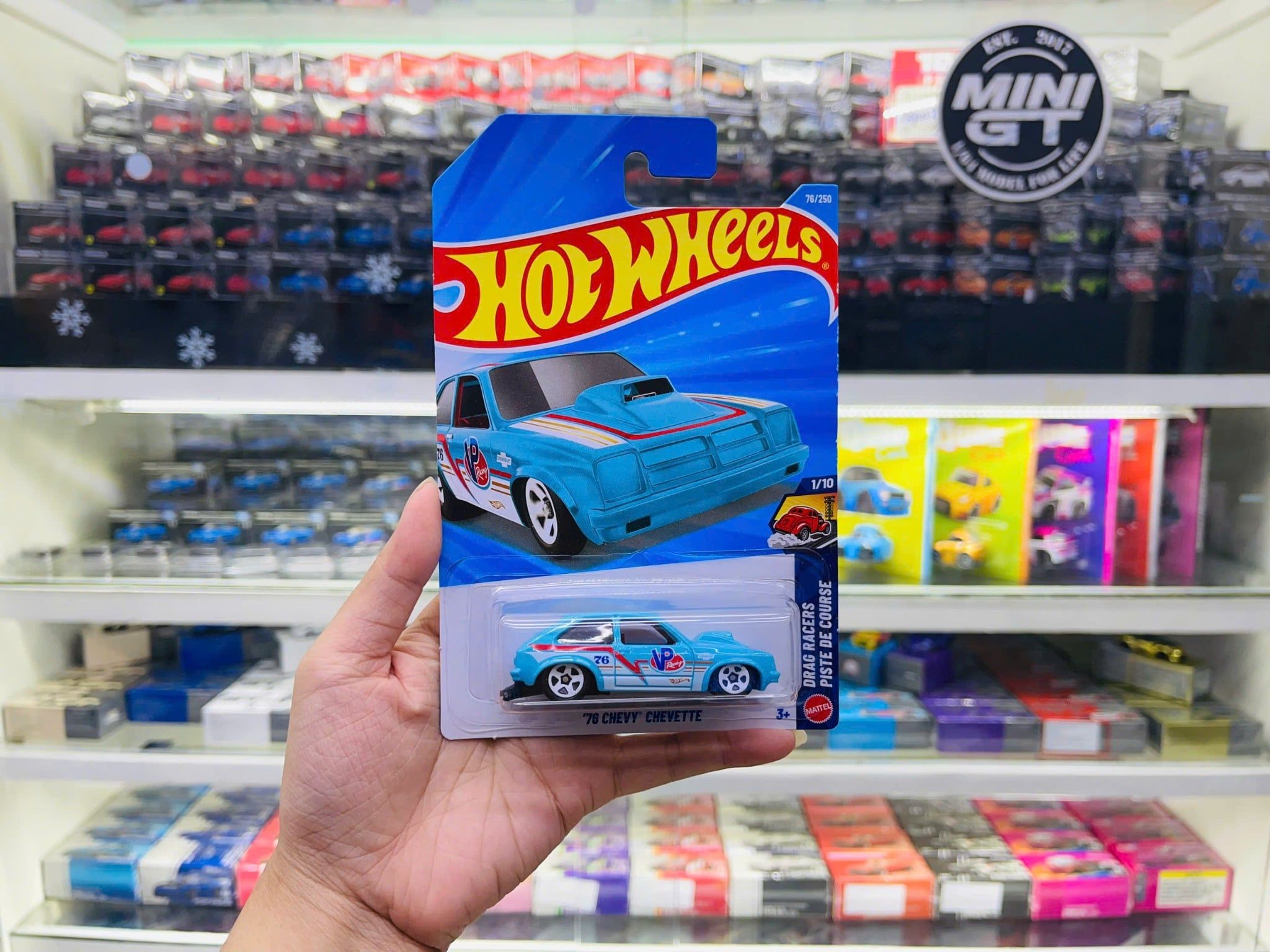  Mô hình xe Chevrolet '76 Chevy Chevette Blue có bản quyền chính hãng tỉ lệ 1:64 C4982-CV 