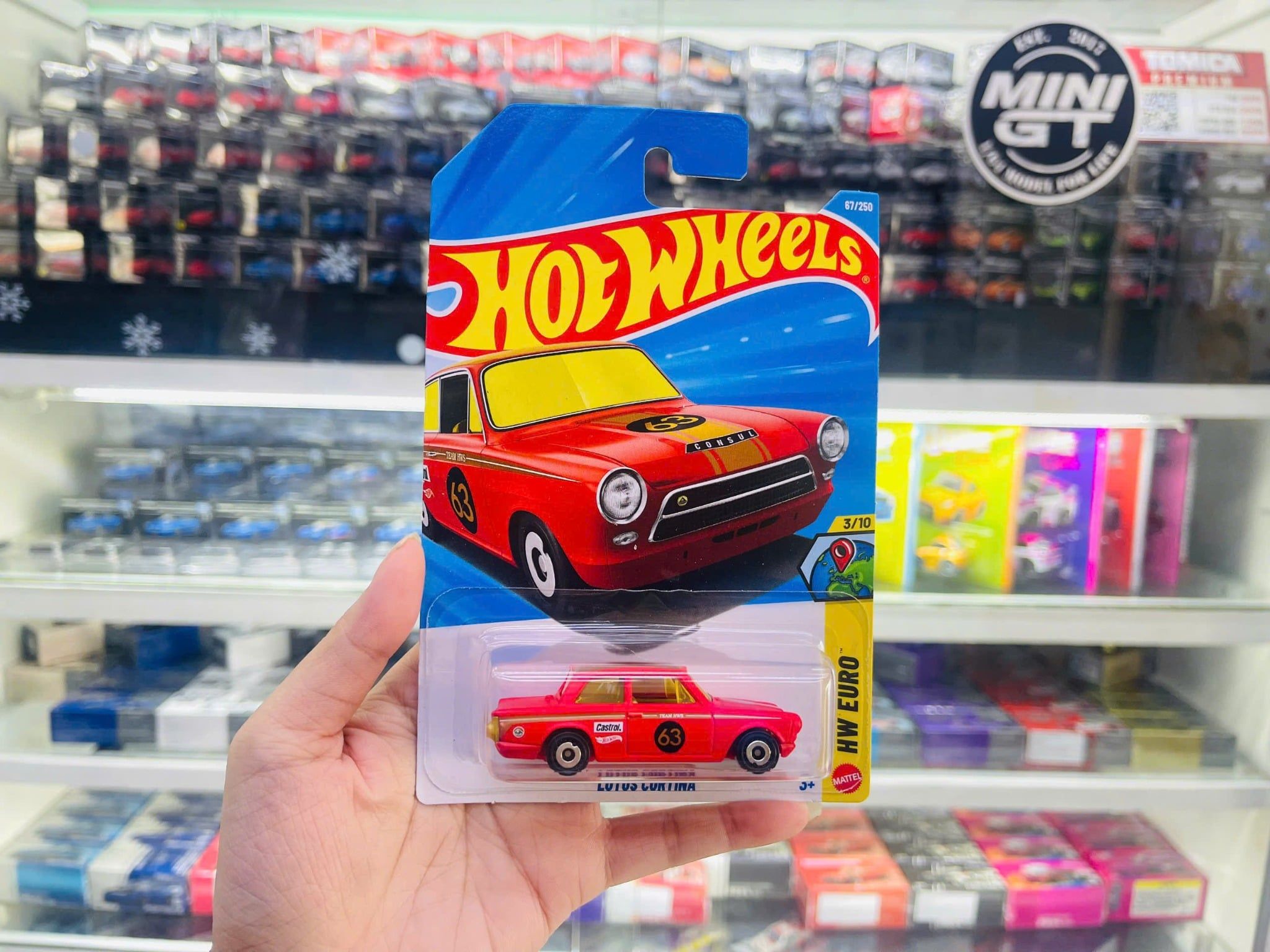  Mô hình xe Lotus Cortina RedHotwheels kim loại có bản quyền chính hãng tỉ lệ 1:64 C4982-LO 