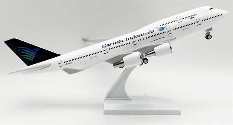  Mô hình máy bay Garuda Indonesia Boeing B747 30cm MB30029 
