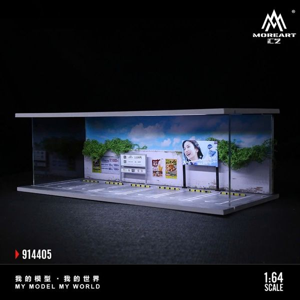  Hộp trưng bày mô phỏng bãi đổ xe có đèn, mica, kèm dây đèn tỉ lệ 1:64 MoreArt MO914405 