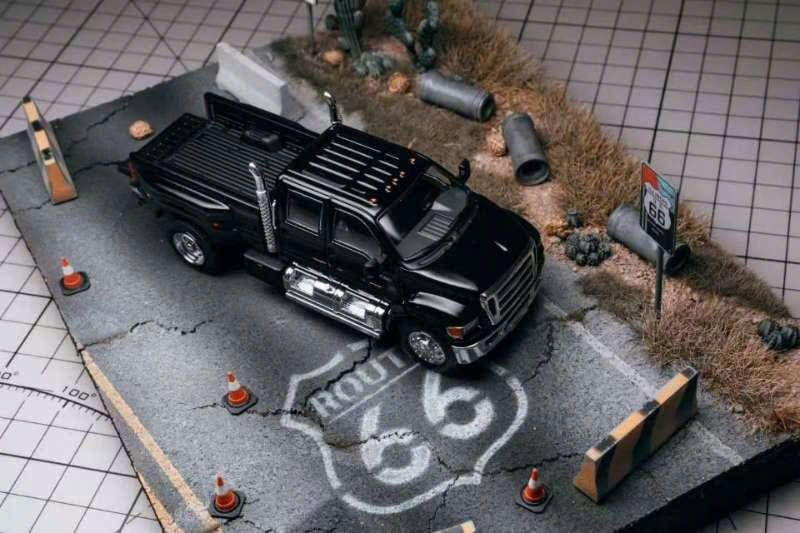  Mô hình xe Ford F650 Super Duty A Agate Black Engine Bonnet Openable HEC Edition tỉ lệ 1:64 MK Miniatures OT64900 