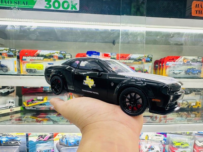  Xe ô tô mô hình bằng hợp kim và nhựa Dodg Challenger SRT Hellcat Police tỉ lệ 1:24 JinLiFang C2464 OT24161 