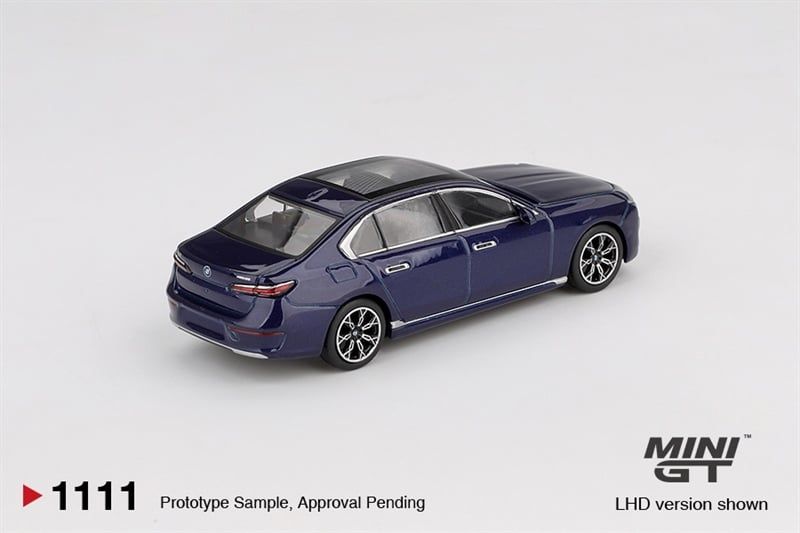  Mô hình xe BMW i7 xDrive60 Tanzanite Blue Metallic tỉ lệ 1:64 MiniGT MGT01111 