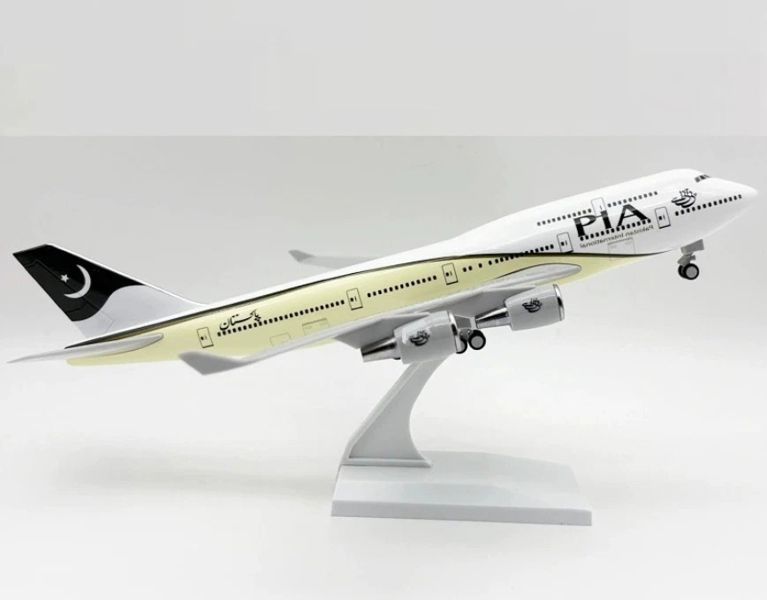  Mô hình máy bay Pakistan International Airlines PIA B747 có bánh xe - kích thước 30cm MB30054 