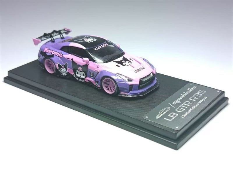  Mô hình xe Nissan GTR-R35 1.5 Pink/Purple/KUROMI tỉ lệ 1:64 Mymodelcollect MC640004P 