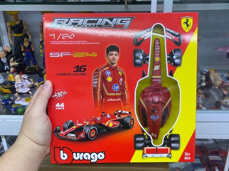  Mô hình xe đua F1 Formula Ferrari SF-24 lắp ghép 44 mảnh tỉ lệ 1:24 Bburago 18-26856 