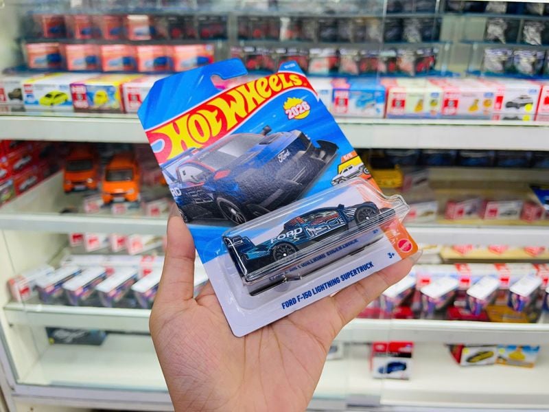  Mô hình xe Ford F150 lightning Supertruck Hot Wheels kim loại có bản quyền chính hãng tỉ lệ 1:64 C4982-FO 