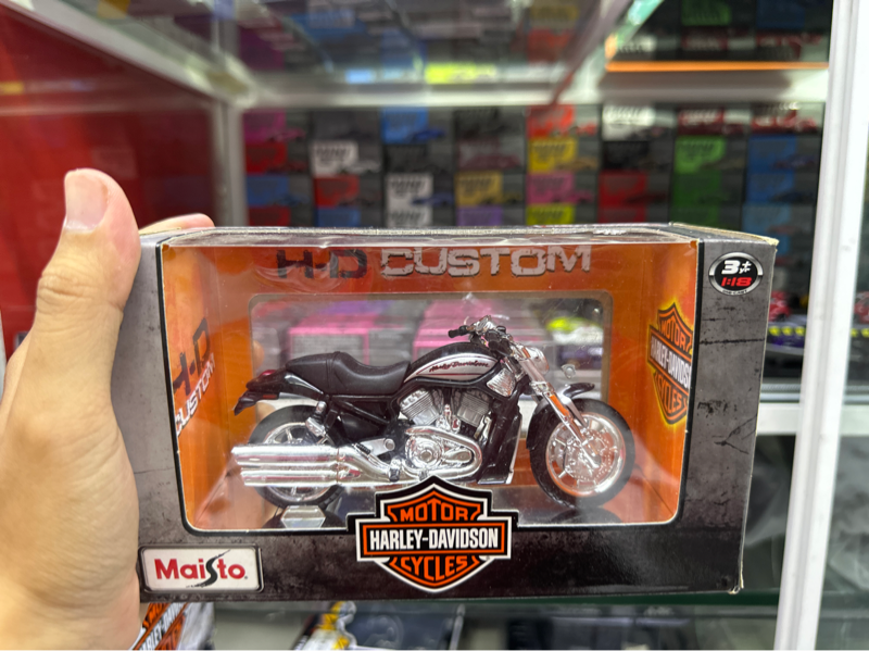  Mô hình xe Harley Davison 2006 VRSCR STREET ROD 1:18 Maisto MT18028 