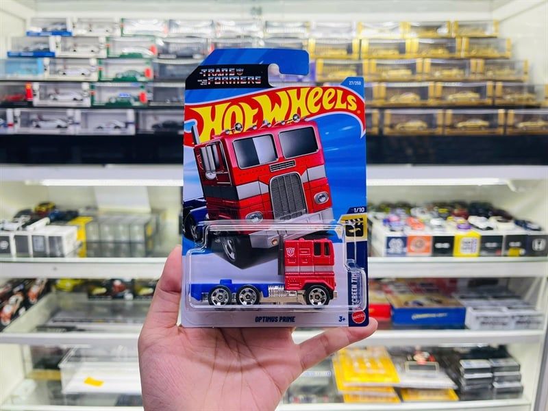  Mô hình xe tải Optimus prime Transformers Fantasy Hotwheels kim loại có bản quyền chính hãng tỉ lệ 1:64 C4982-FA 