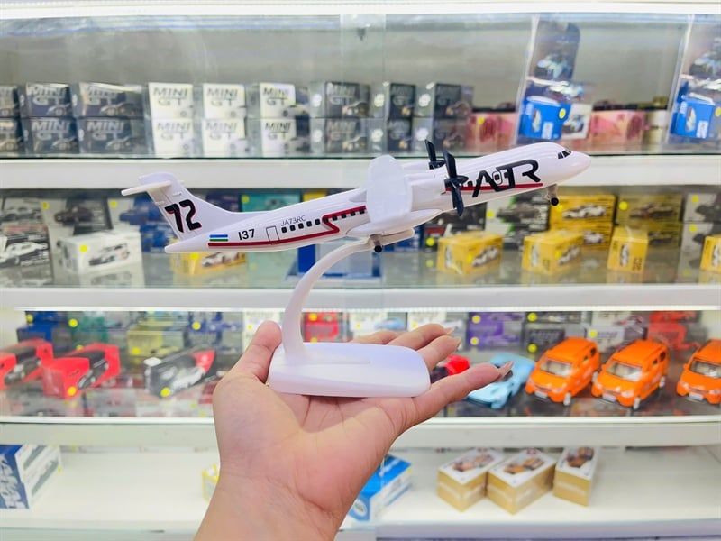  Mô hình máy bay cánh quạt Japan ATR có bánh xe 20cm MB20161 
