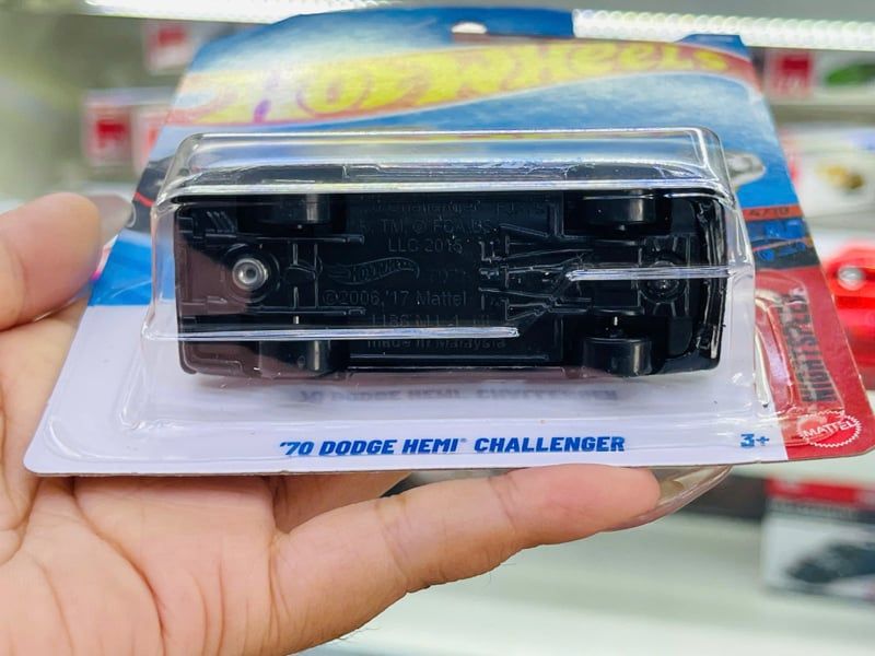  Mô hình xe Dodge Hemi Challenger '70 Hot Wheels kim loại có bản quyền chính hãng tỉ lệ 1:64 C4982-DO 