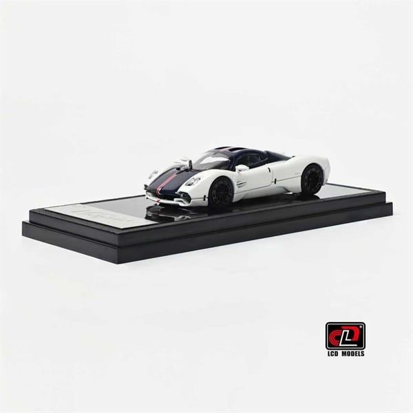  Mô hình xe Pagani Utopia (White & Blue Carbon) tỉ lệ 1:64 LCD LCD64039-WB 