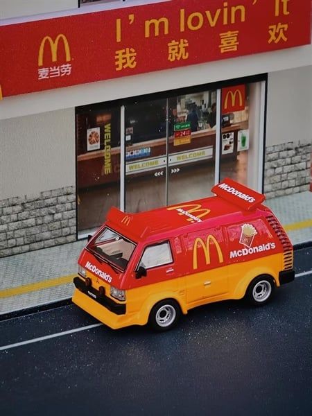  Mô hình xe Mitsubishi Delica custom Mcdonald's limited 600pcs tỉ lệ 1:64 Bliss model OT64737 