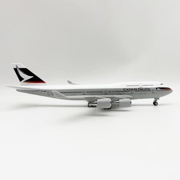  Mô hình máy bay Cathay Pacific B747 có bánh xe - kích thước 30cm MB30056 