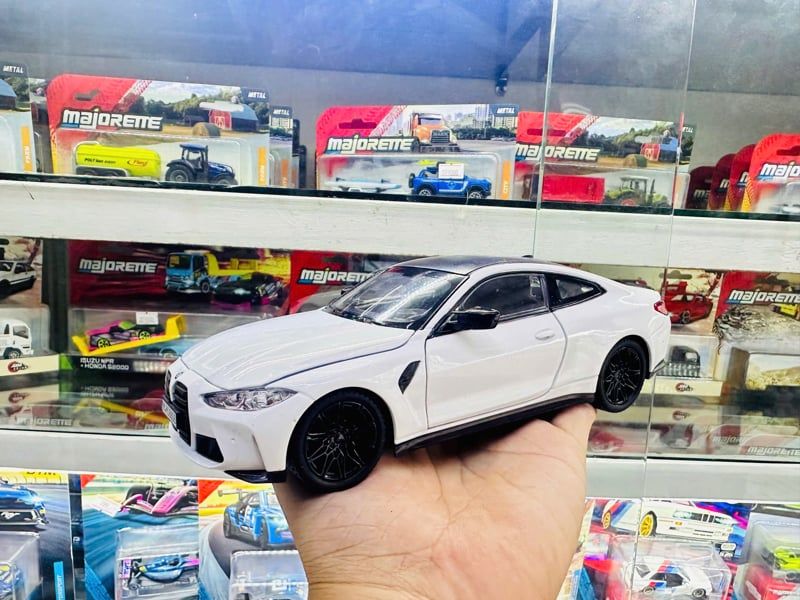  Xe ô tô mô hình bằng hợp kim và nhựa BM M4 tỉ lệ 1:24 Chezhi OT24154 