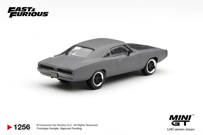  Mô hình xe Dodge Charger Fast Five Dominic Toretto bản card tỉ lệ 1:64 MiniGT MGT01256 