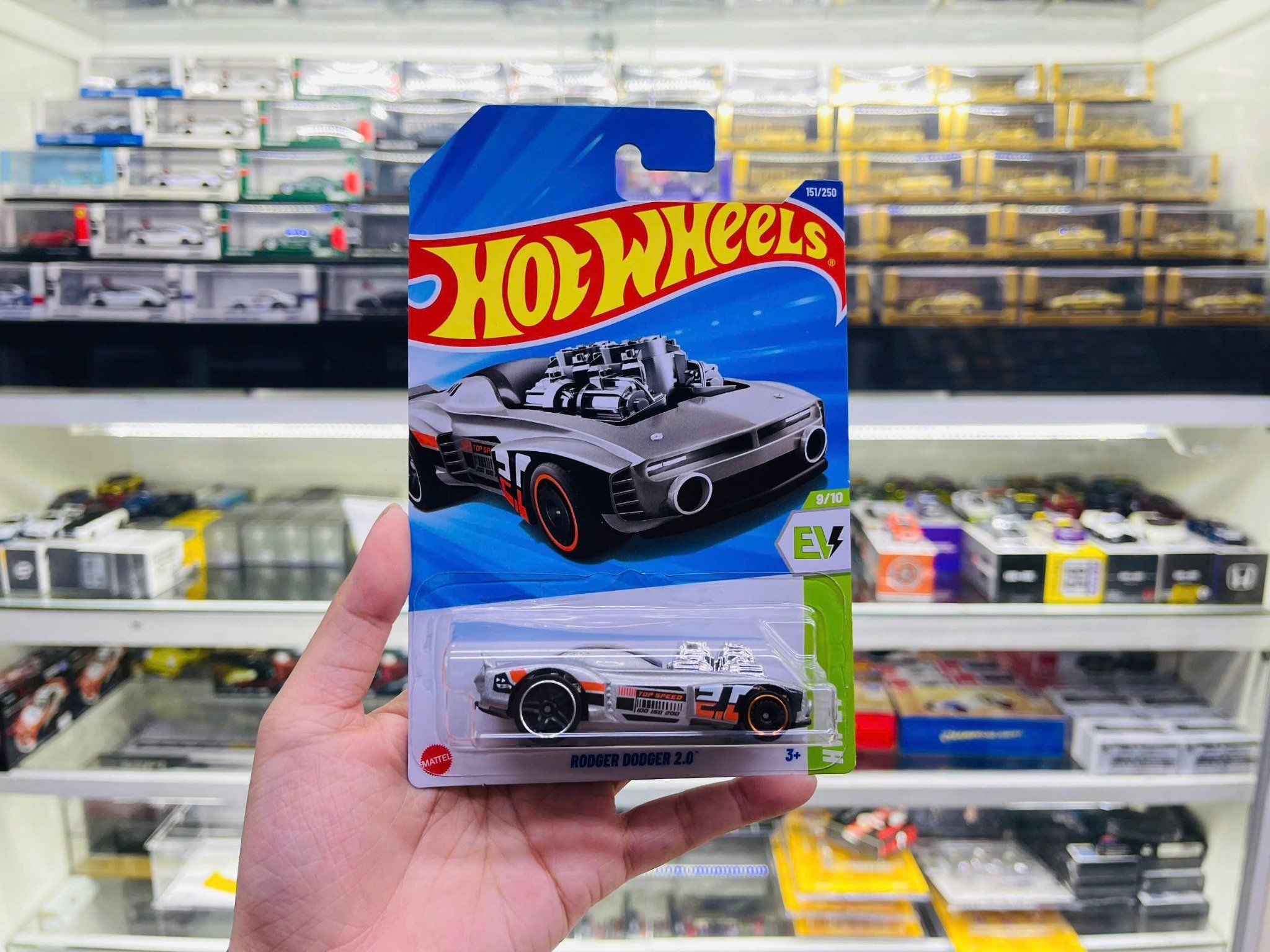  Mô hình xe Dodge Charger Rodger Dodger 2.0 EV Hotwheels kim loại có bản quyền chính hãng tỉ lệ 1:64 C4982-DO 