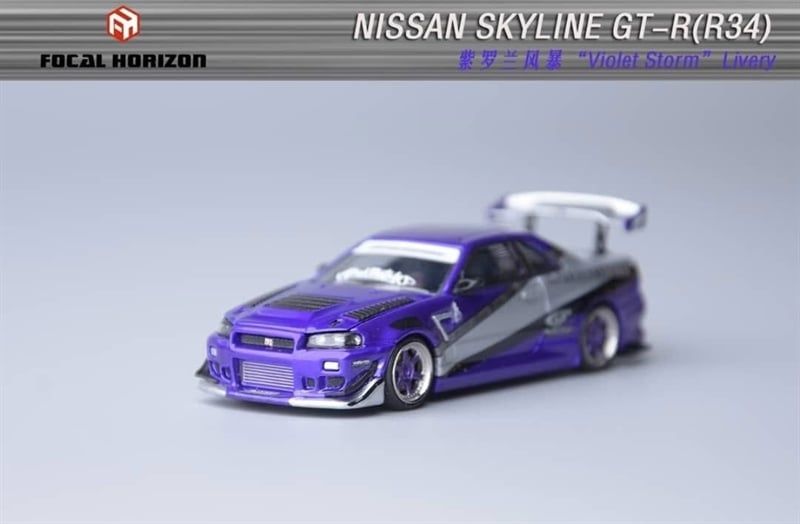  Mô hình xe Nissan Skyline GT-R R34 mở capo Violet Storm Livery Limited 999pcs tỉ lệ 1:64 Focal Horizon OT64531 