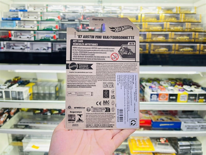  Mô hình xe tải Austin mini van/ Fourgonnette '67 Hotwheels kim loại có bản quyền chính hãng tỉ lệ 1:64 C4982-AU 
