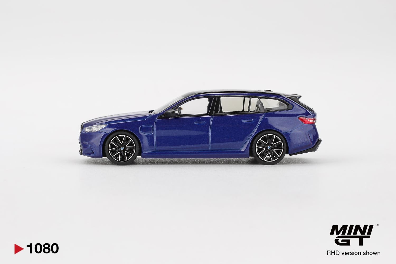  Mô hình xe BMW M5 Touring (G99) Marina Bay Blue Metallic bản card tỉ lệ 1:64 MiniGT MGT01080-BL HAVE CHASE 