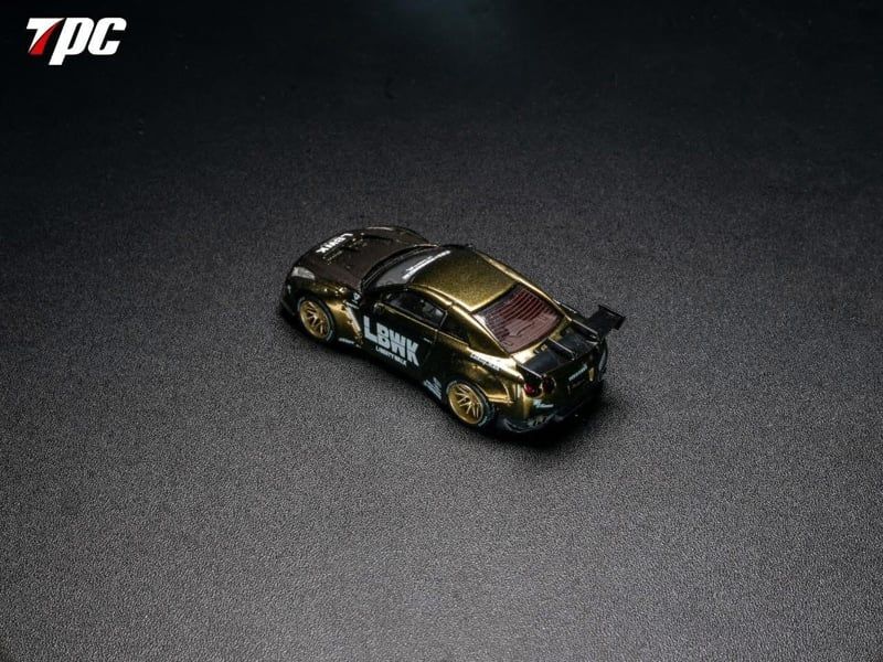  Mô hình xe Nissan GTR R35 LBWK Titanium Chameleon tỉ lệ 1:64 TPC model OT64799 