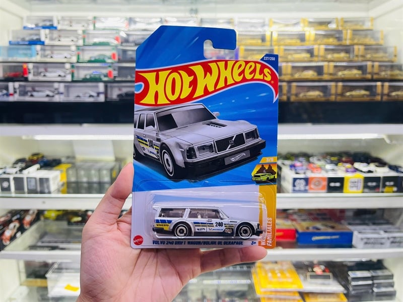  Mô hình xe Volvo 240 Drift Wagon #240 Hotwheels kim loại có bản quyền chính hãng tỉ lệ 1:64 C4982-VO 