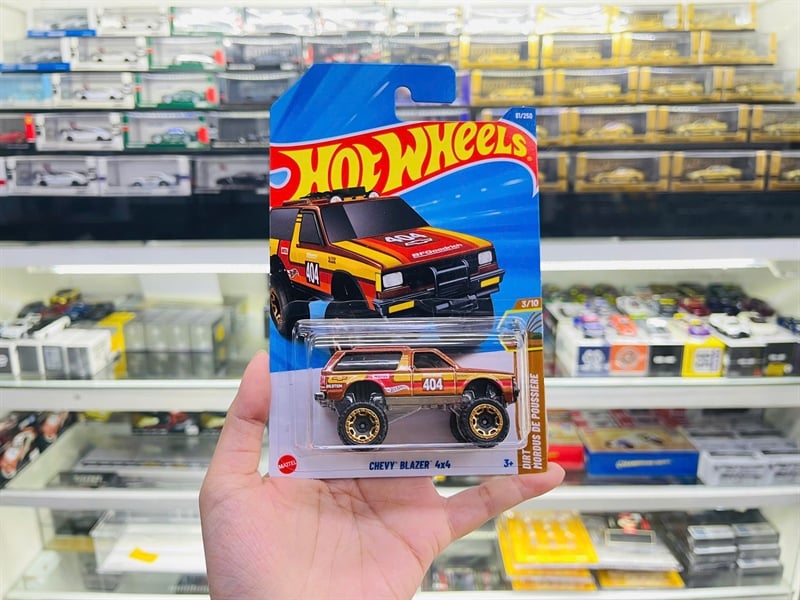  Mô hình xe tải Chevrolet Chevy Blazer 4x4 gold Hotwheels kim loại có bản quyền chính hãng tỉ lệ 1:64 C4982-CV 