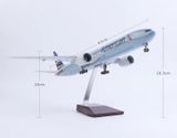  Mô hình máy bay American Boeing B777 có bánh xe kích thước 47cm no led MB47112 