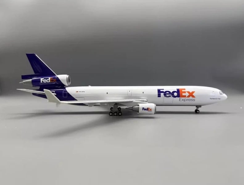  Mô hình máy bay vận chuyển Fedex MD-11 có bánh xe kích thước 47cm no led MB47117 