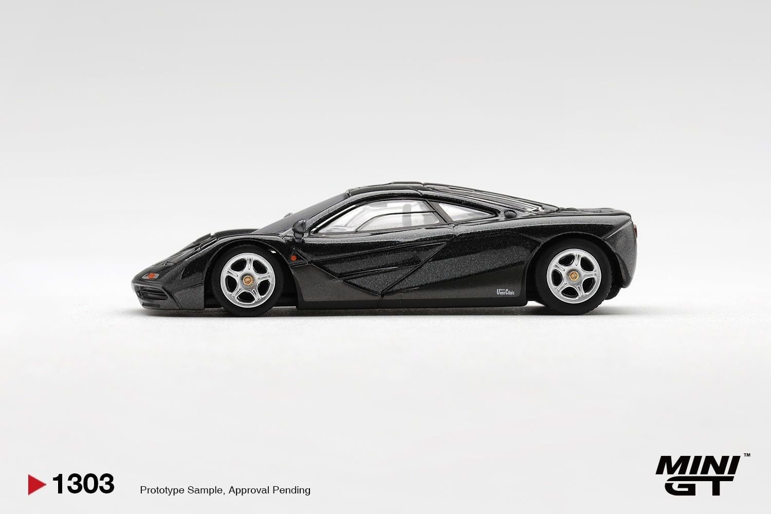 Mô hình xe McLaren F1 Blue Black Metallic tỉ lệ 1:64 MiniGT MGT01303 