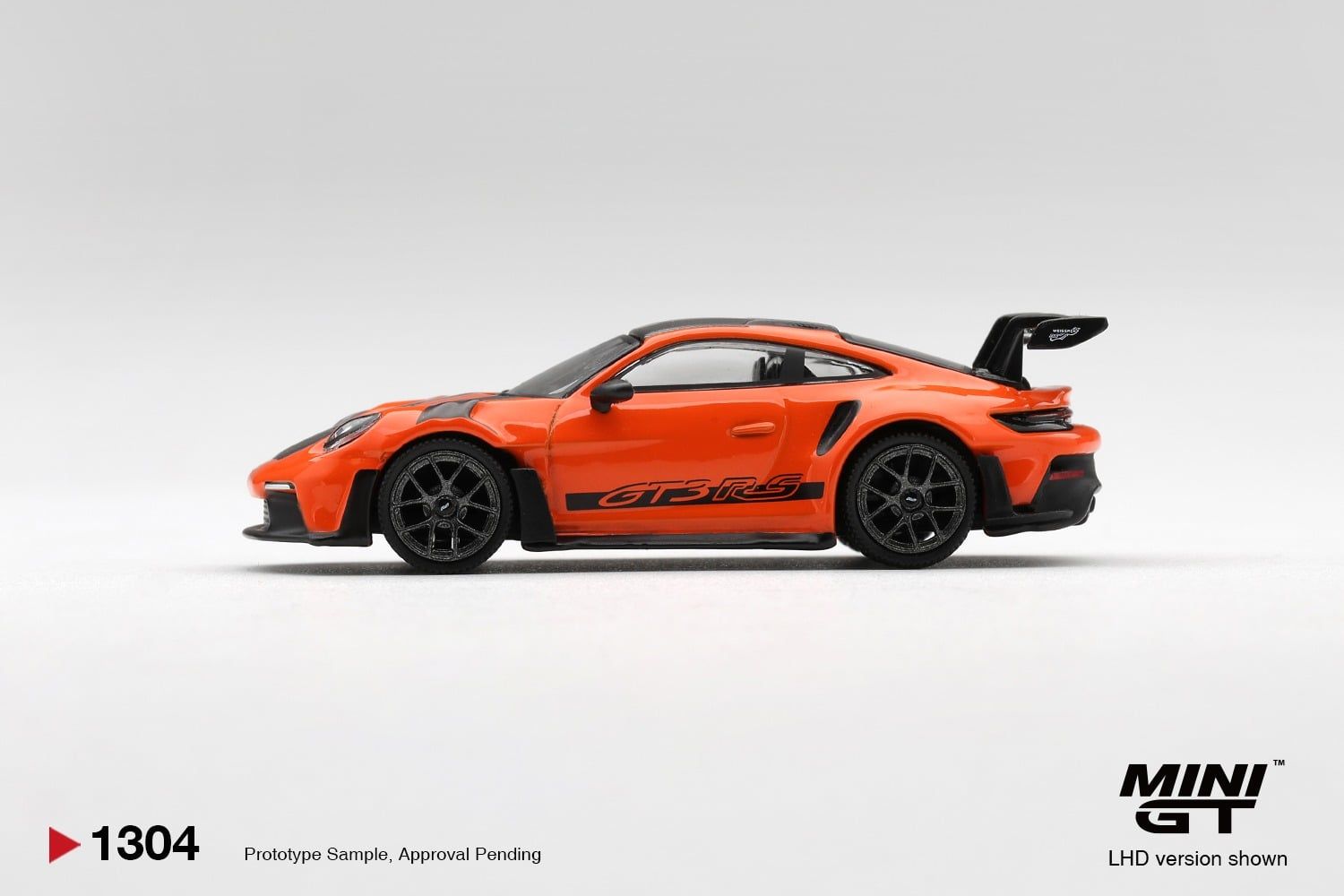  Mô hình xe Porsche 911 (992) GT3 RS Weissach Package Gulf Orange tỉ lệ 1:64 MiniGT MGT01304 