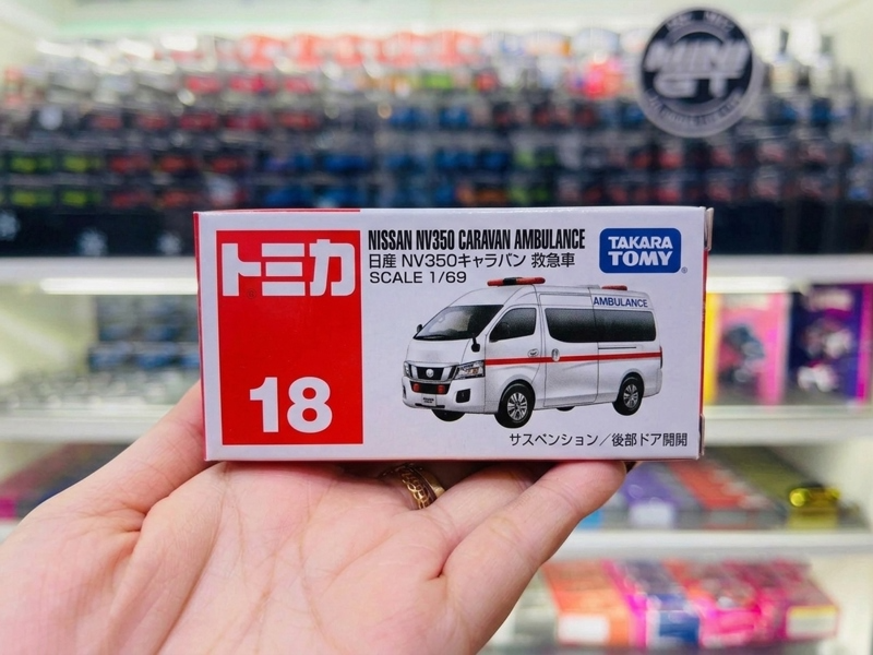  Mô hình xe Nissan Nv350 Caravan Ambulance No.18 tỉ lệ 1:69 Tomica 471066 