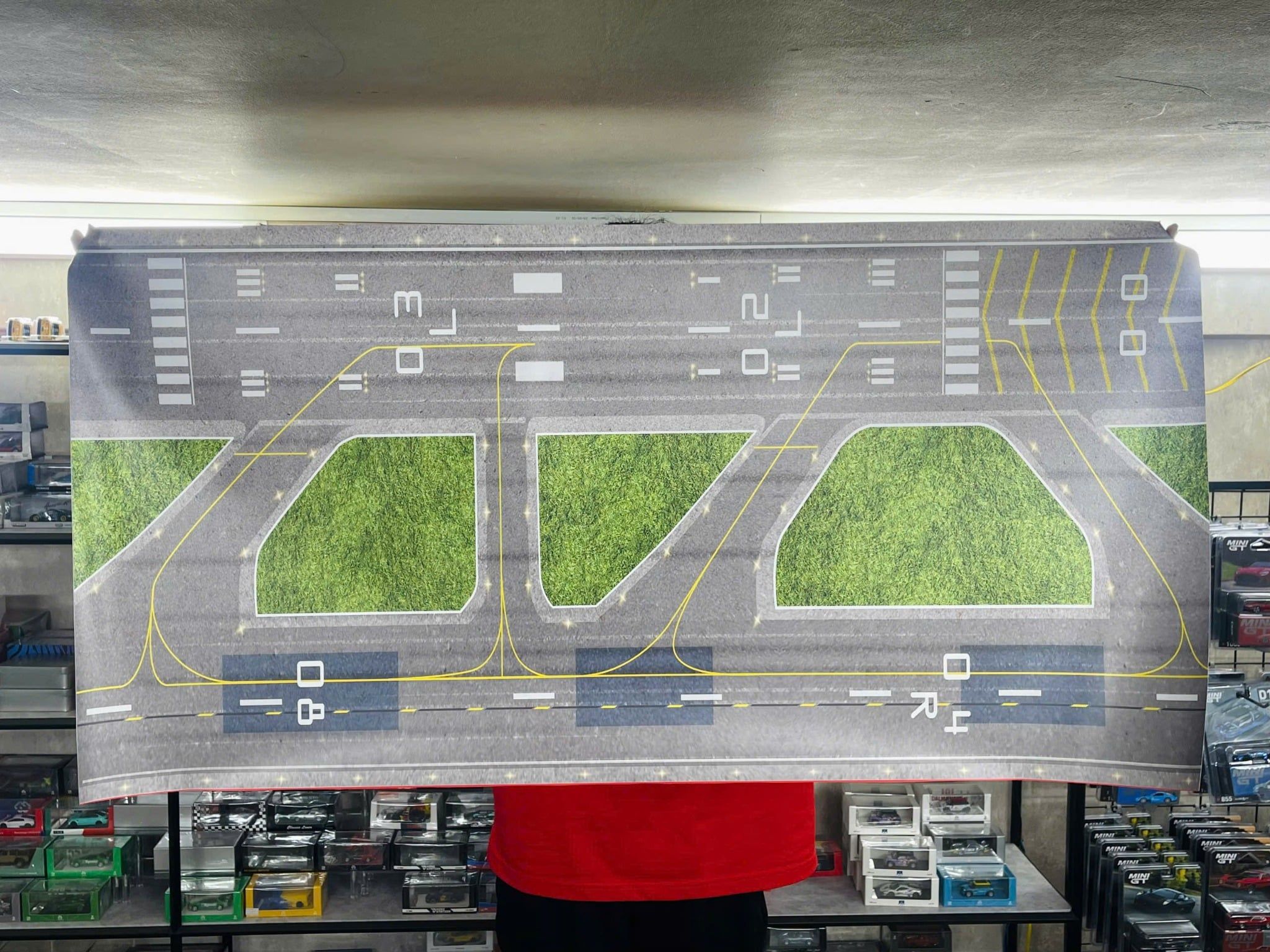  Phụ kiện trưng bày đường băng chất liệu in pp cán mờ chống nước bụi bẩn kt 120x60cm cho máy baymô hình nhiều tỉ lệ DR014 