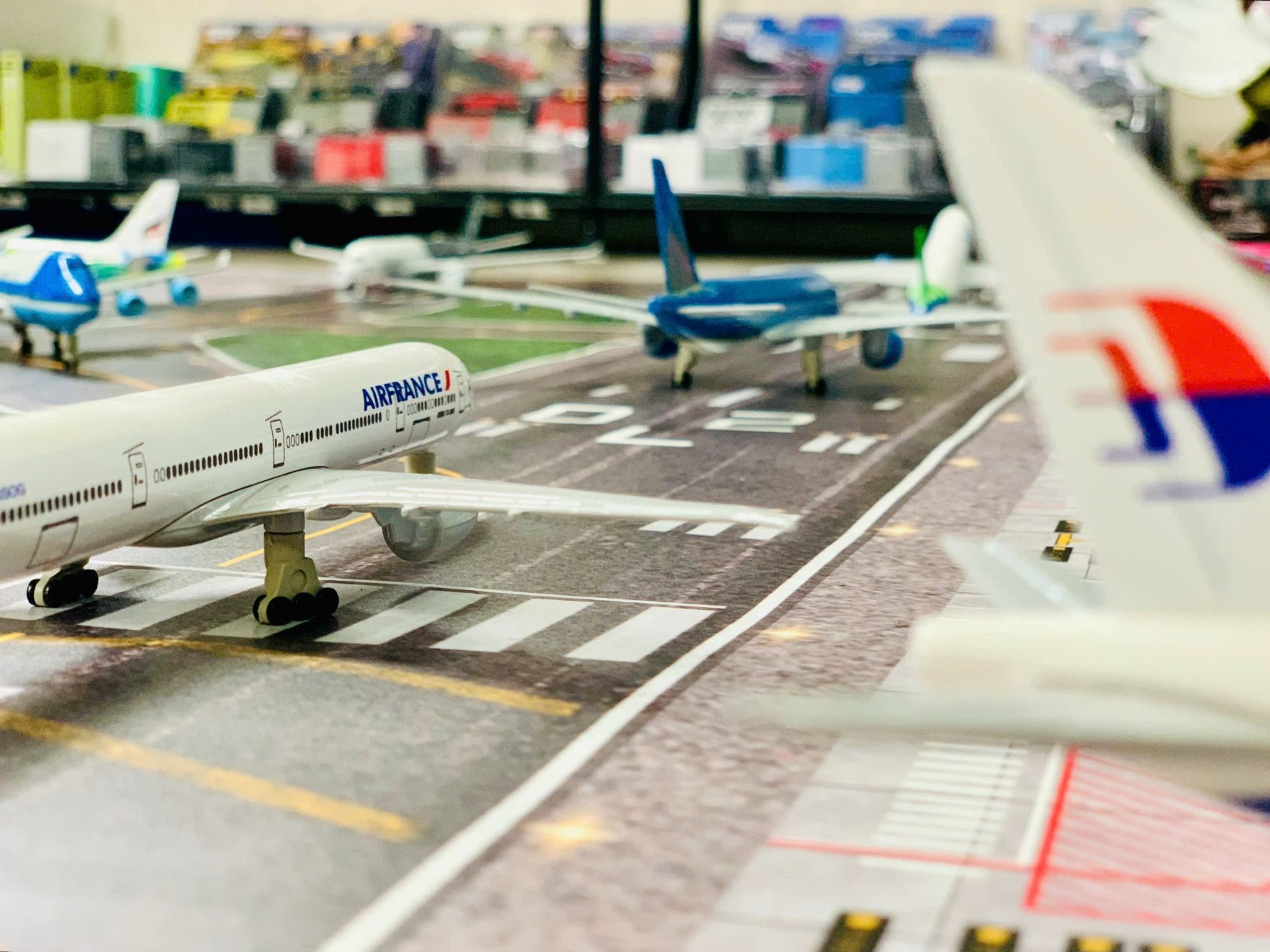  Phụ kiện trưng bày đường băng chất liệu in pp cán mờ chống nước bụi bẩn kt 120x30cm cho máy bay mô hình nhiều tỉ lệ DR014 