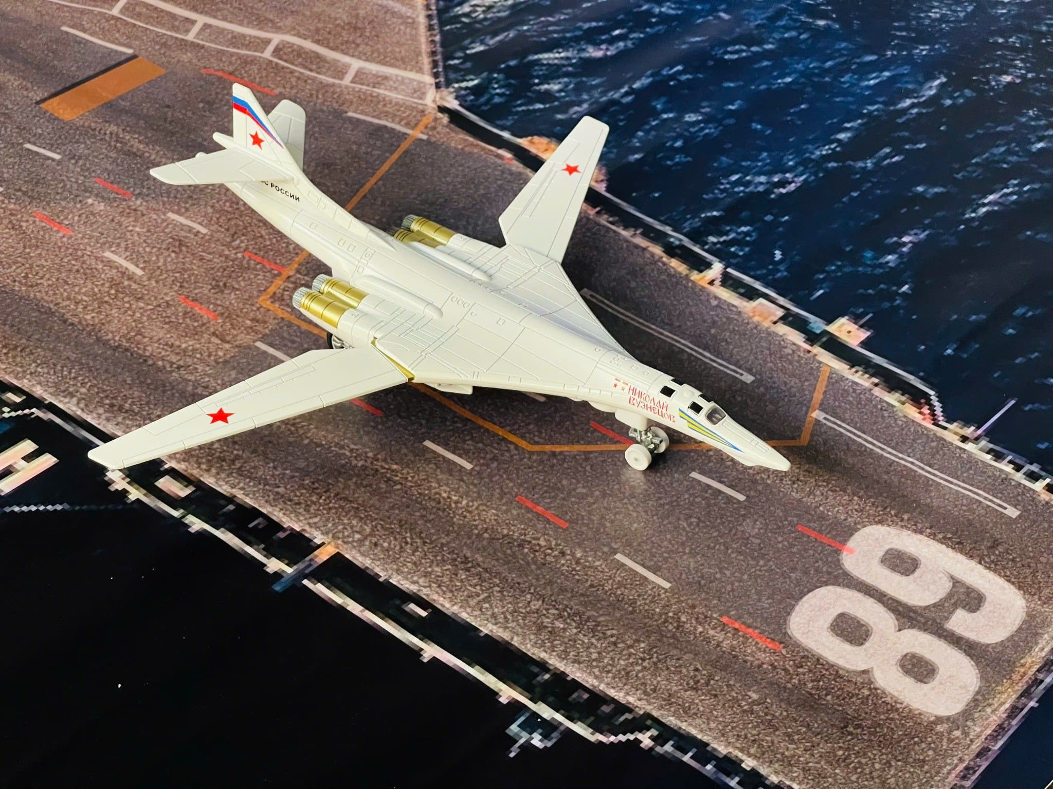 Diorama tàu sân bay bãi đáp đường băng in PP cán mờ chống nước bụi bẩn khổ dài 150cm cho máy bay mô hình 16cm 20cm 1:200 1:400 DR046