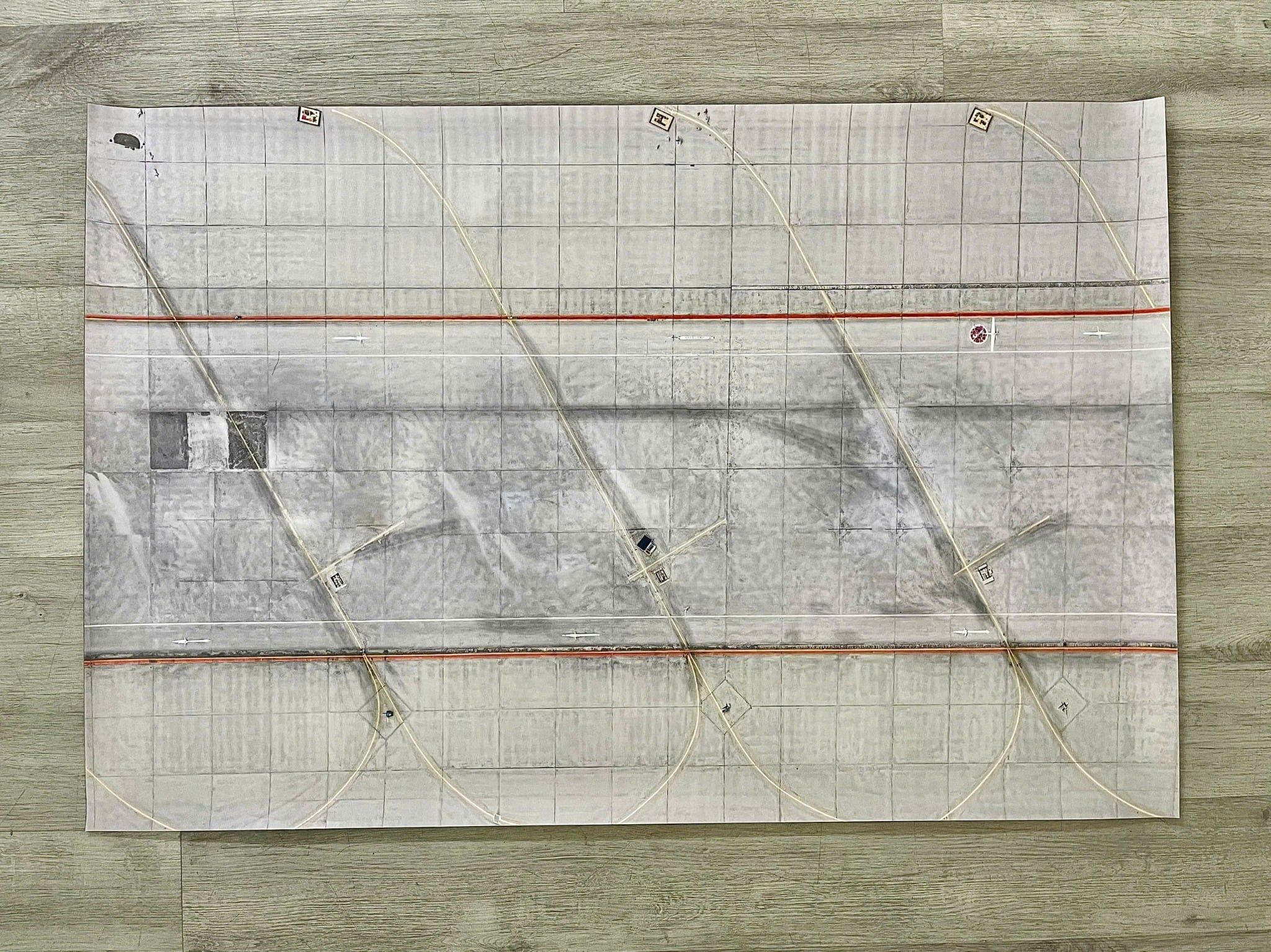  Phụ kiện trưng bày bãi đáp, đường băng chất liệu in pp 80x120cm cán mờ chống nước bụi bẩn dành cho máy bay mô hình nhiều tỉ lệ DR052 